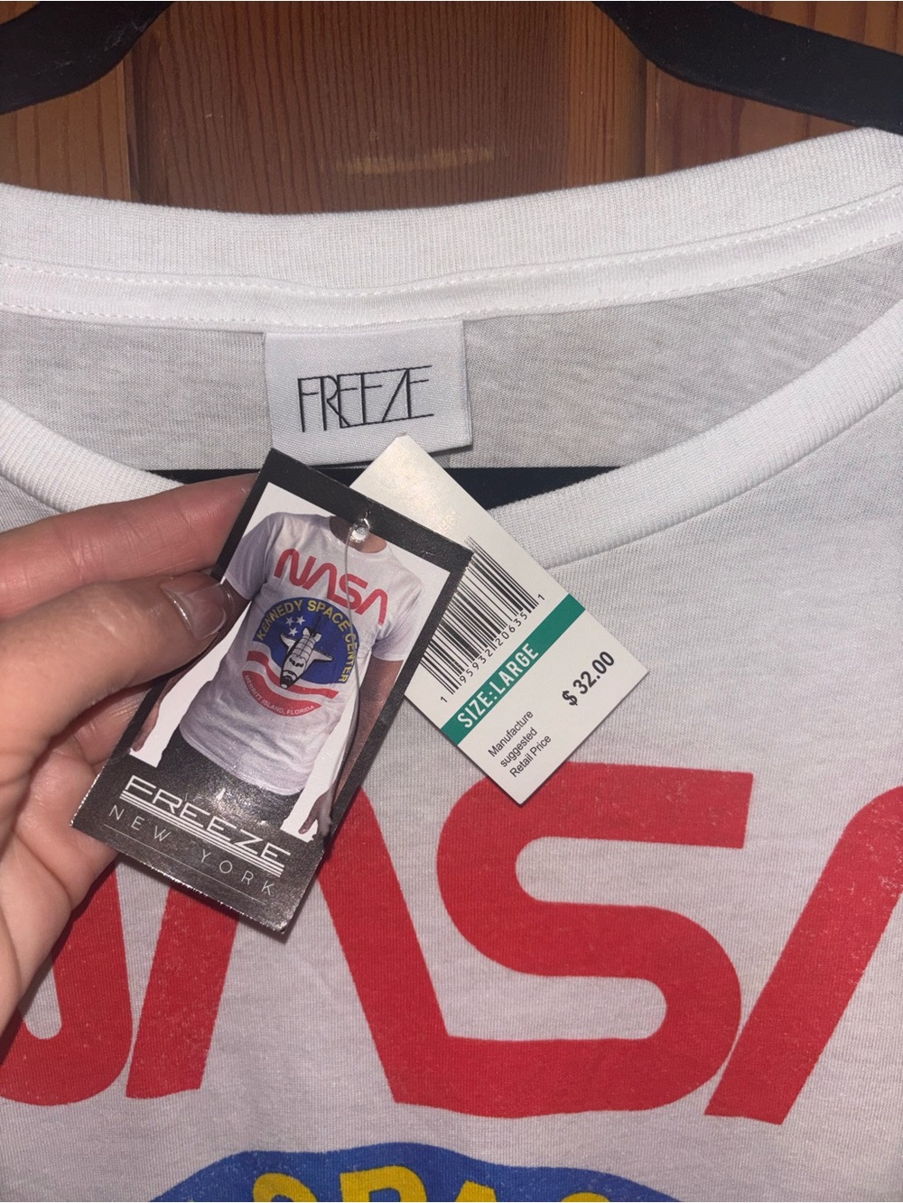 NWT NASA Kennedy Space Center Men’s Graphic Tee! - Picture 2 of 4